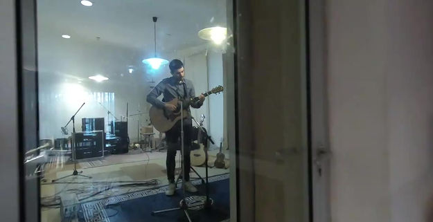 visite du studio avec le groupe Turrin